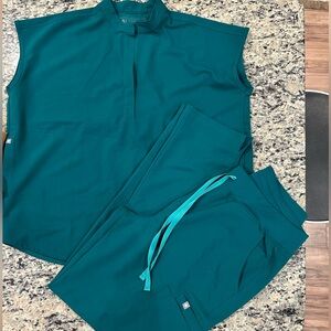 Figs Hunter Green Scrub Set - Medium Top & Large Tall Pants